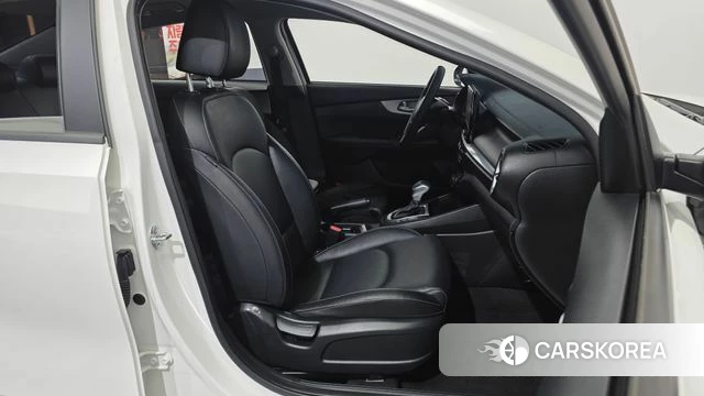 Kia The New K3 2nd generation 2024 Белый из Кореи, фото 3