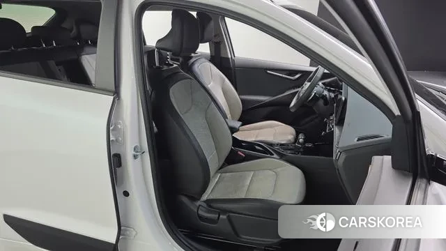 Kia Di Ol Nu Niro 2023 Белый из Кореи, фото 3