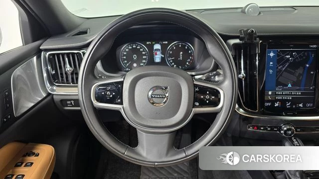 Volvo V60 Cross-Country 2nd Generation 2019 Белый из Кореи, фото 3