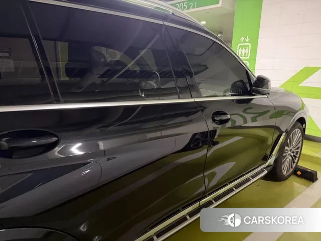 BMW X7 (G07) 2024 Черный из Кореи, фото 3