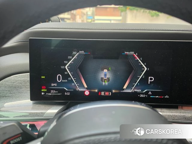 BMW 7 Series (G70) 2023 Цвет галактики из Кореи, фото 3