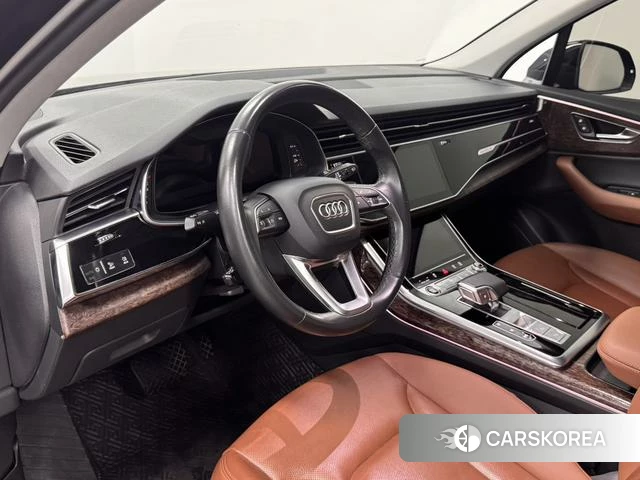Audi Q7 2021 Черный из Китая, фото 3