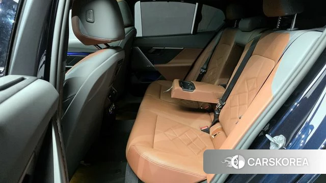 BMW 5 Series (G60) 2024 Черный из Кореи, фото 3