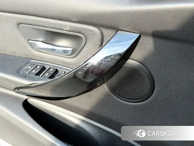 BMW 3 Series (F30) 2018 Белый из Кореи, фото 3