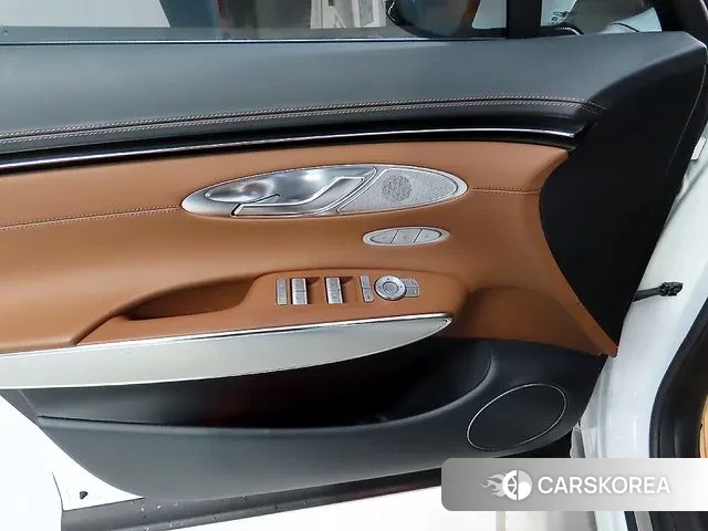 Genesis GV70 2023 Белый из Кореи, фото 3
