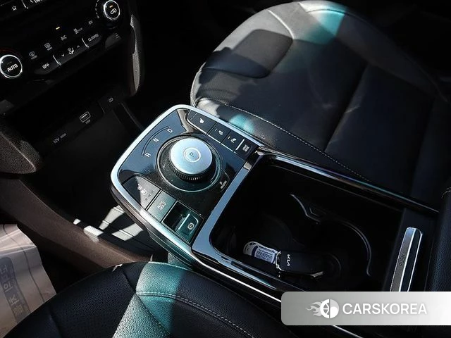 Kia Niro Plus 2023 Белый из Кореи, фото 3