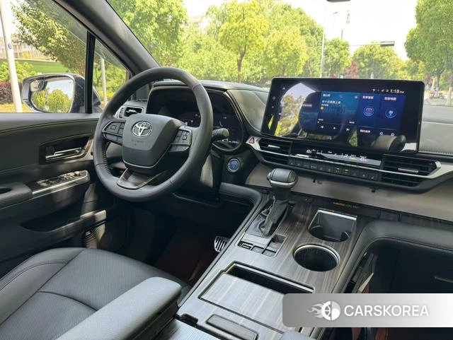 Toyota Grevia 2023 Серебристо-серый из Китая, фото 3