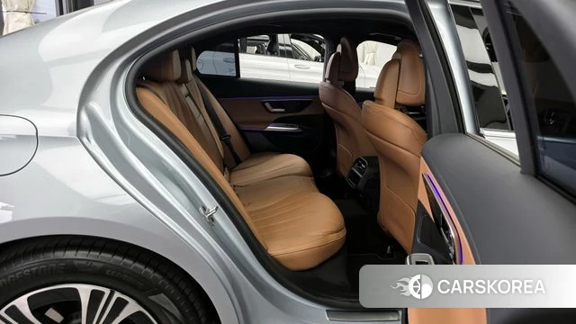 Mercedes-Benz E-Class W214 2025 Светло-серебряный цвет из Кореи, фото 3