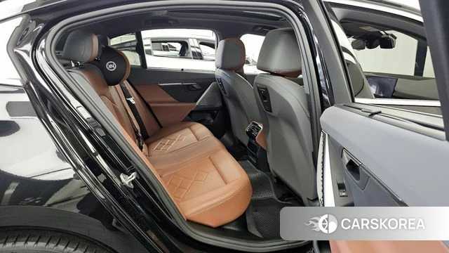 BMW 5 Series (G60) 2024 Черный из Кореи, фото 3