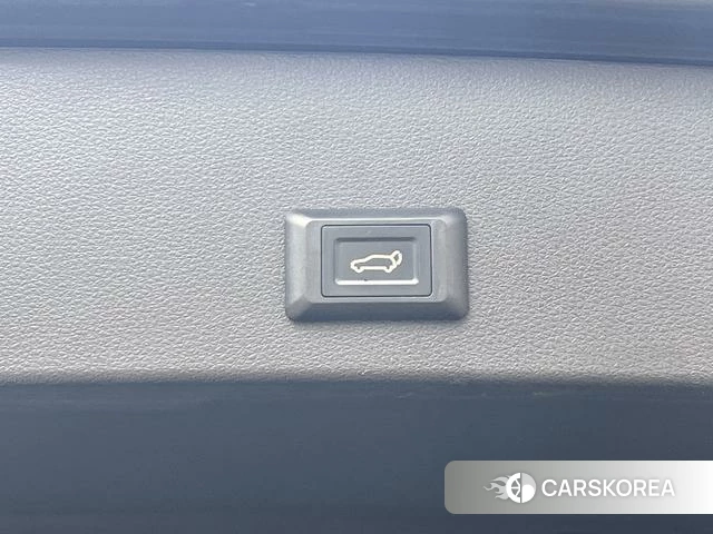Audi Q2L 2021 Темно-серый из Китая, фото 3