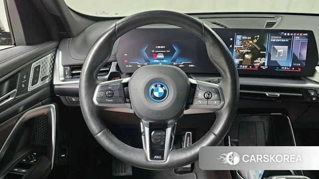 BMW iX1 (U11) 2023 Белый из Кореи, фото 3
