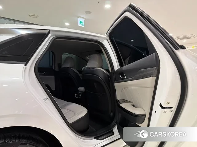 Kia The New K5 3rd generation 2023 Белый из Кореи, фото 3