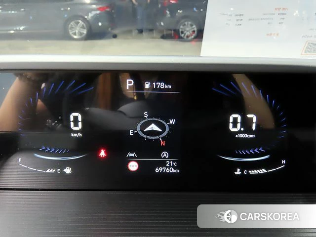 Hyundai Staria 2023 Белый из Кореи, фото 3