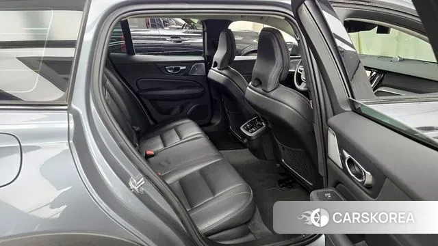 Volvo V60 Cross-Country 2nd Generation 2021 Серый из Кореи, фото 3