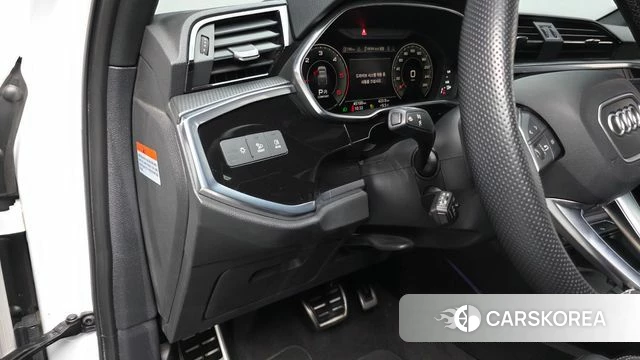 Audi Q3 (F3) 2023 Белый из Кореи, фото 3