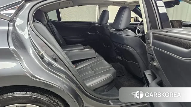 Lexus ES300h 7th generation 2024 Серый из Кореи, фото 3