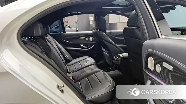 Mercedes-Benz E-Class W213 2022 Белый из Кореи, фото 3