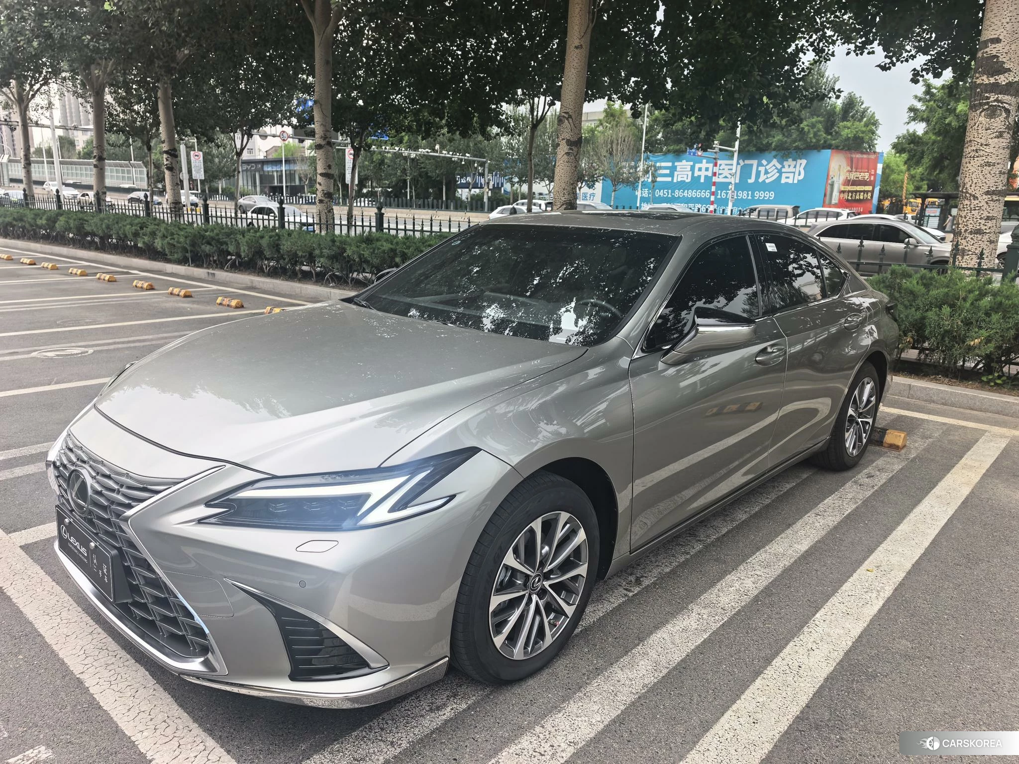 Lexus ES 2024 Серебристо-серый из Китая, фото 3