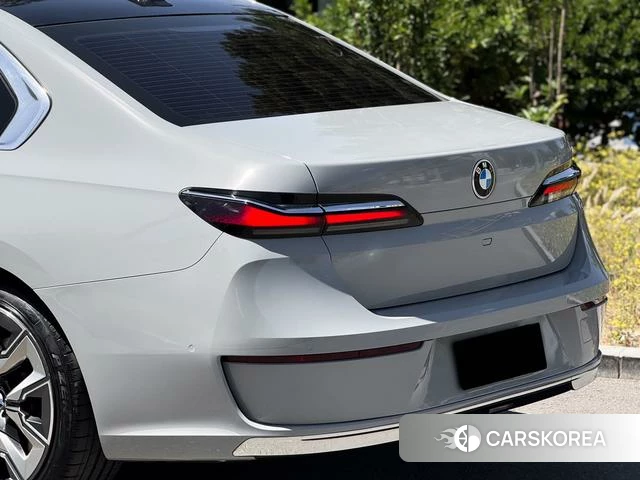 BMW 7 series 2024 Серебристо-серый из Китая, фото 3