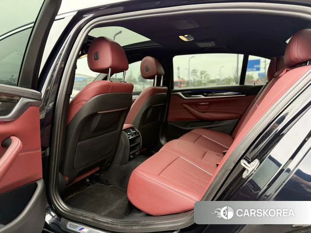 BMW 5 series 2022 Черный из Китая, фото 3