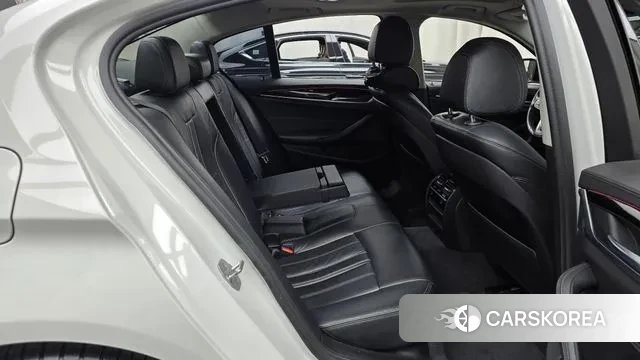 BMW 5 Series (G30) 2018 Белый из Кореи, фото 3