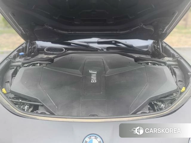 BMW i7 2023 Темно-серый из Китая, фото 3