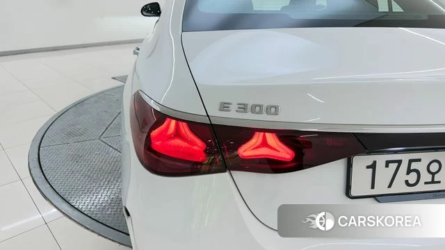Mercedes-Benz E-Class W214 2025 Белый из Кореи, фото 3