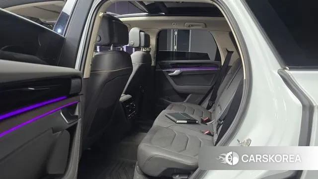 Volkswagen Touareg 3rd generation 2023 Белый из Кореи, фото 3