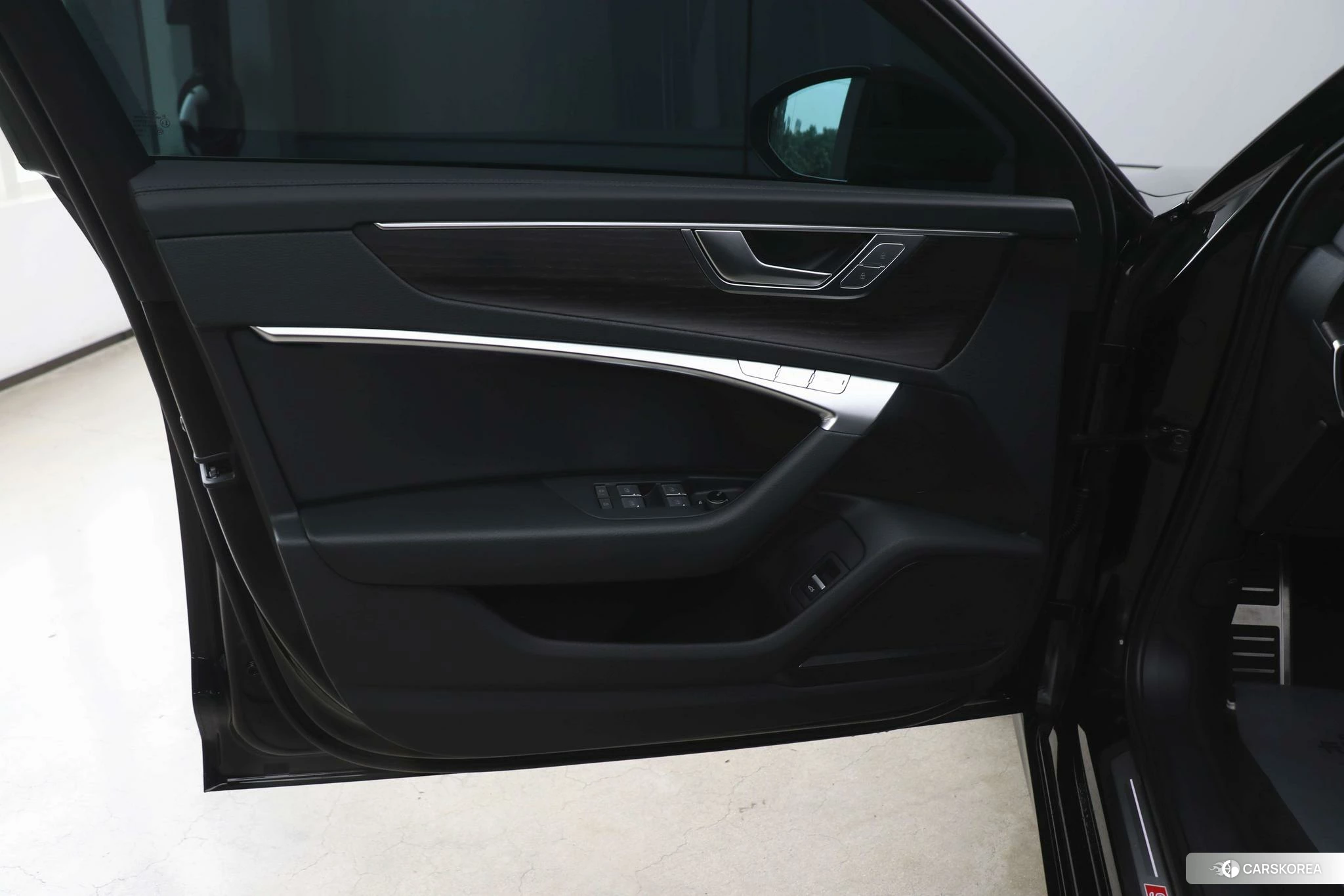 Audi A6L 2025 Черный из Китая, фото 3