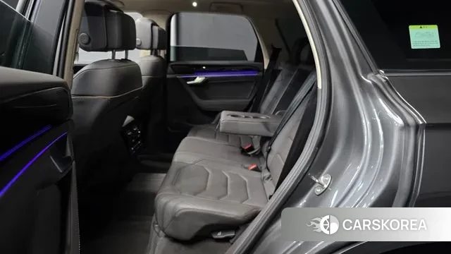 Volkswagen Touareg 3rd generation 2023 Серый из Кореи, фото 3