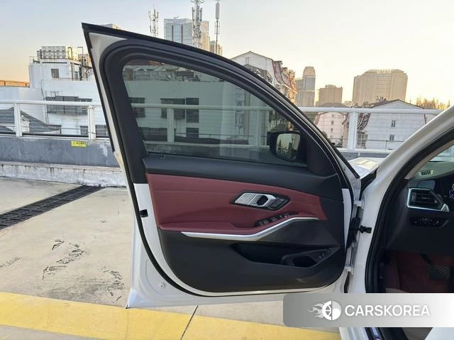 BMW 3 series 2022 Белый из Китая, фото 3