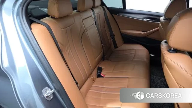 BMW 5 Series (G30) 2018 Цвет галактики из Кореи, фото 3