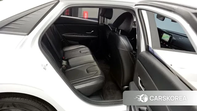 Hyundai Avante Hybrid (CN7) 2023 Белый из Кореи, фото 3