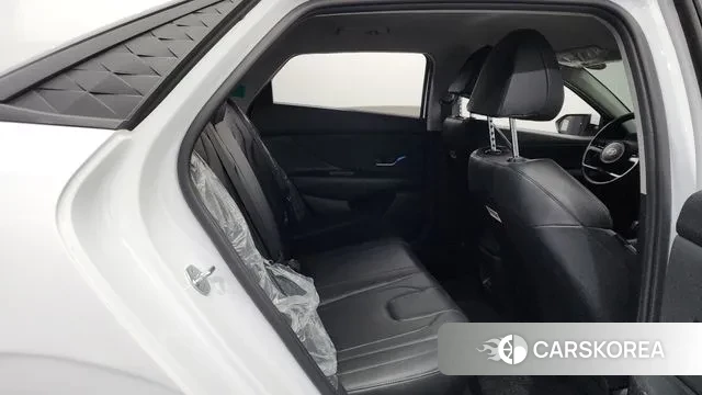 Hyundai The New Avante (CN7) 2023 Белый из Кореи, фото 3