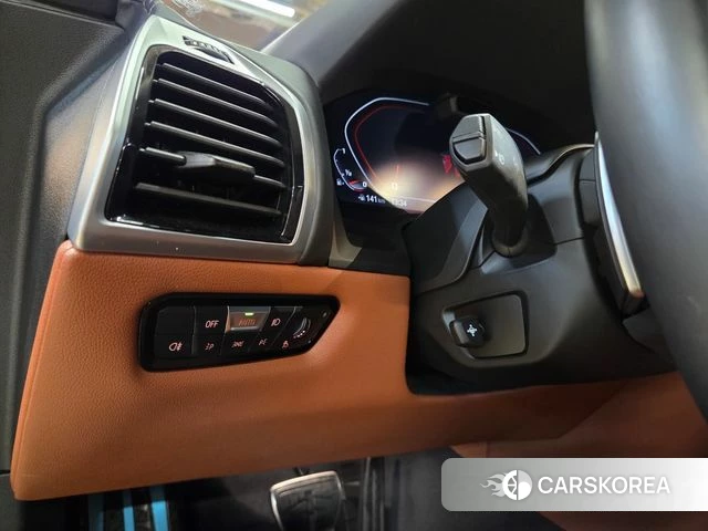 BMW 8 Series (G15) 2024 Черный из Кореи, фото 3