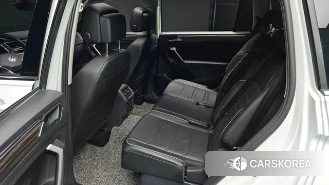 Volkswagen Tiguan Allspace 2022 Белый из Кореи, фото 3