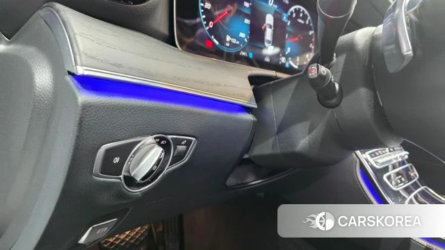 Mercedes-Benz E-Class W213 2022 Белый из Кореи, фото 3