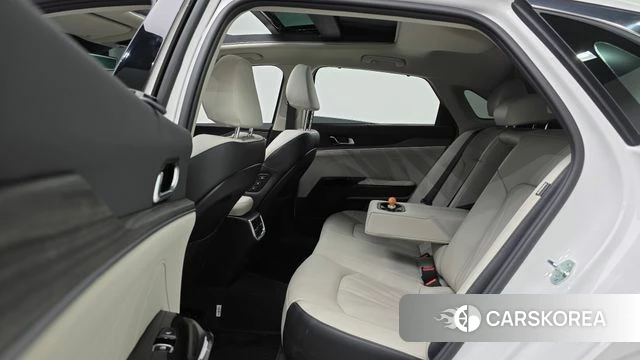 Kia The New K5 3rd generation 2025 Белый из Кореи, фото 3