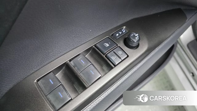 Toyota Camry (XV70) 2023 Серебристо-серый из Кореи, фото 3