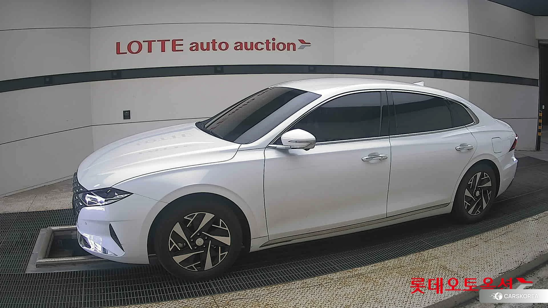 Hyundai Grandeur Hybrid 2023 Creamy White Pearl (optional) из Кореи, фото 3