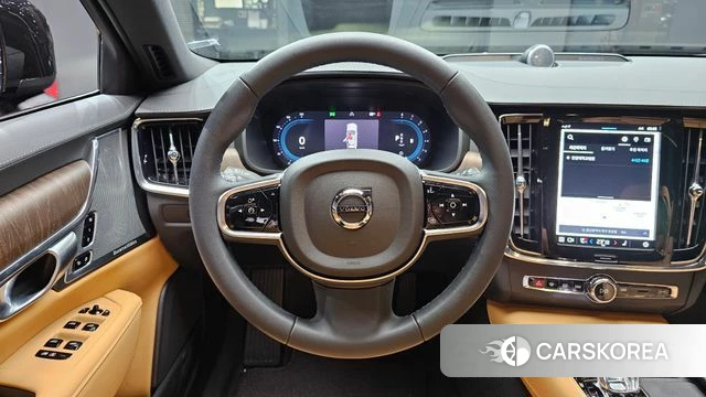 Volvo V90 Cross-Country 2024 Черный из Кореи, фото 3