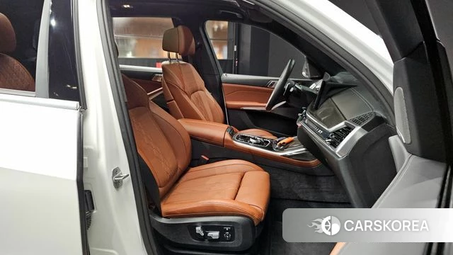 BMW X7 (G07) 2025 Белый из Кореи, фото 3