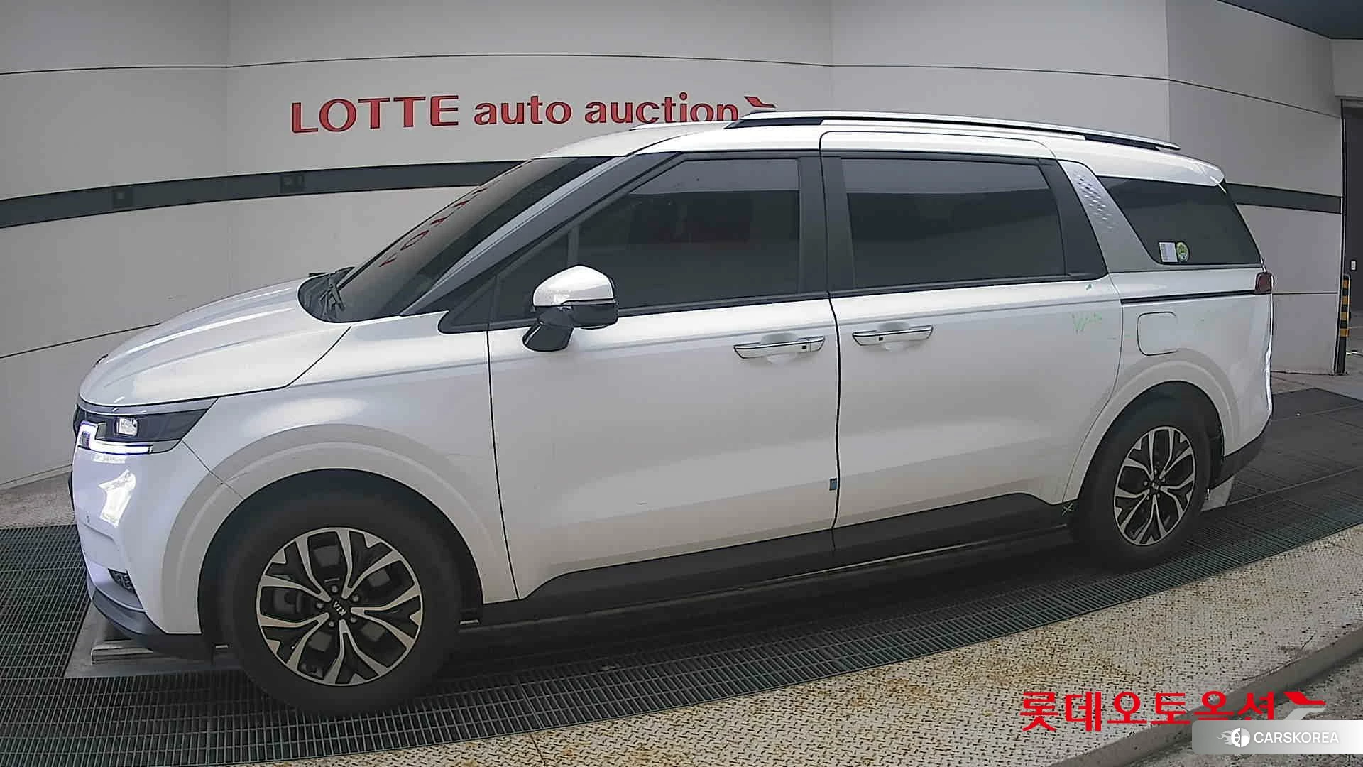 Kia Carnival 2021 Snow White Pearl (optional) из Кореи, фото 3