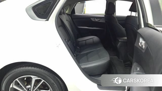 Kia The New K3 2nd generation 2021 Белый из Кореи, фото 3