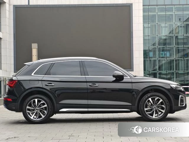 Audi Q5L 2023 Черный из Китая, фото 3