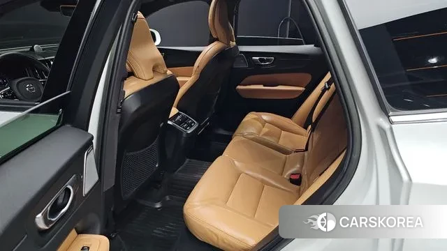 Volvo XC60 second Generation 2023 Белый из Кореи, фото 3