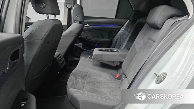 Volkswagen Golf 8th Generation 2022 Белый из Кореи, фото 3