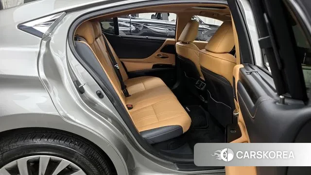 Lexus ES300h 7th generation 2024 Песочный из Кореи, фото 3