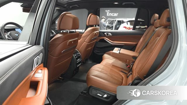 BMW X7 (G07) 2024 Серебристо-серый из Кореи, фото 3