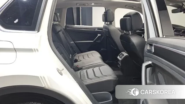 Volkswagen Tiguan second Generation 2023 Белый из Кореи, фото 3